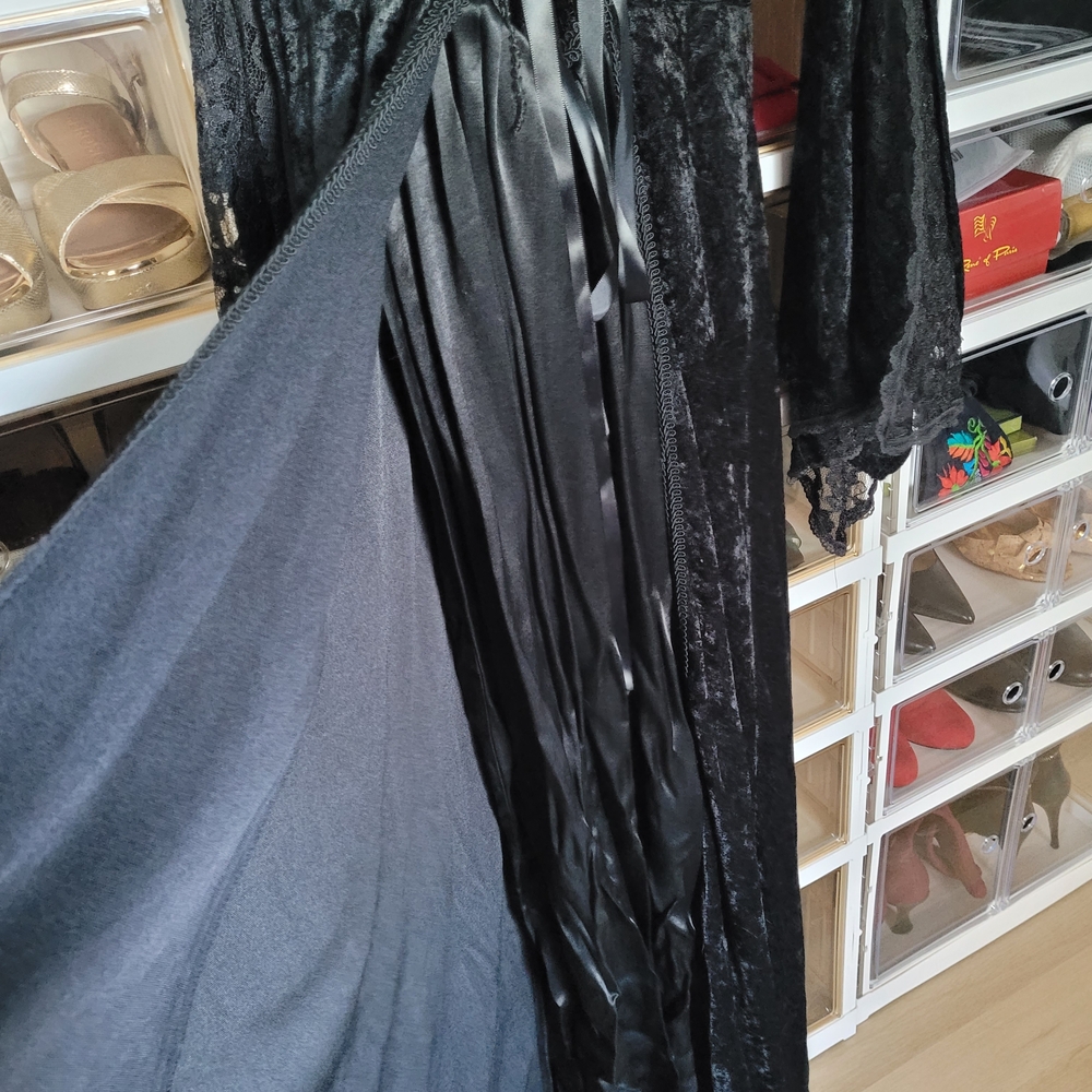 Black Velvet Lace-Up Gothic Maxi Dress - Picture 4 of 9
